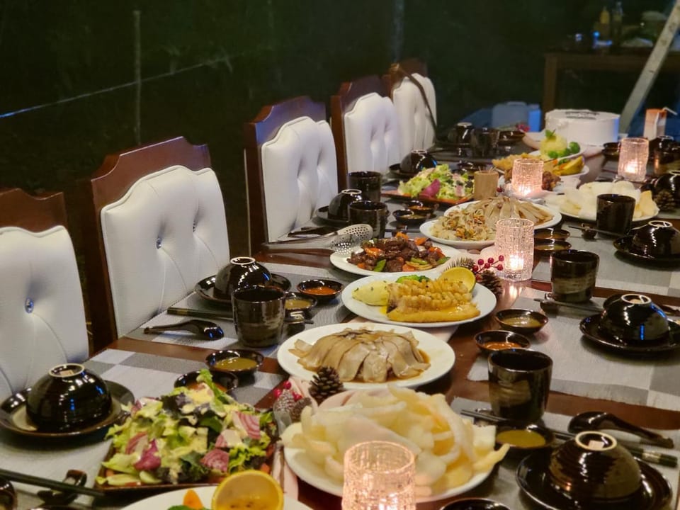 Restaurant/places to eat, Food close-up, Food and drinks, Dining area, Meals