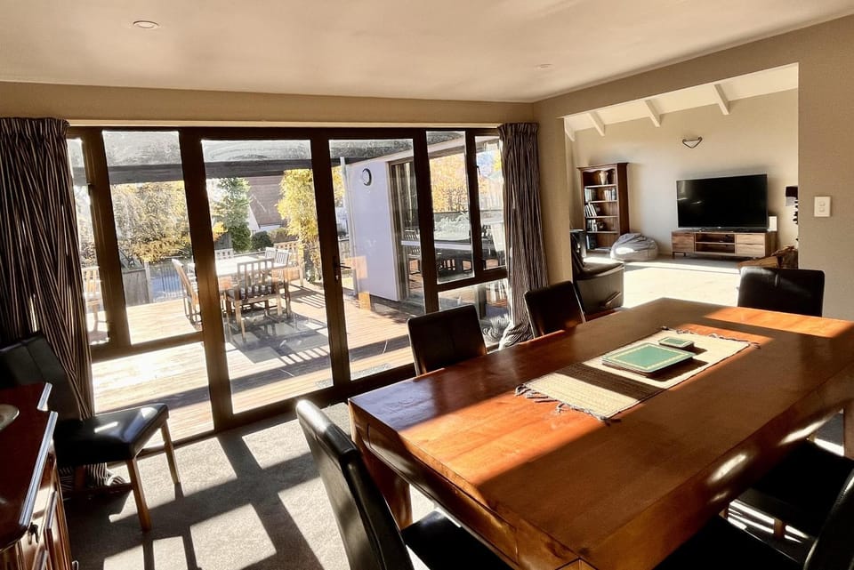 Patio, Dining area