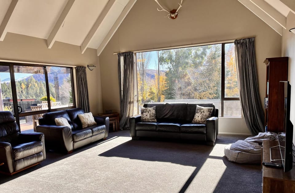 Living room, Mountain view
