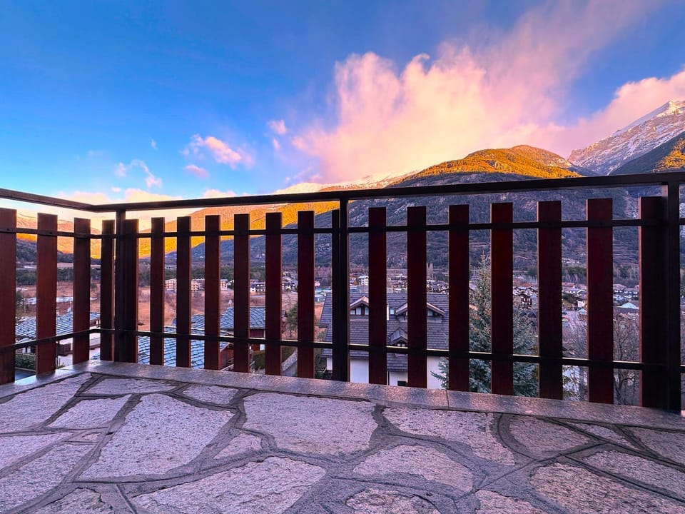 Natural landscape, Balcony/Terrace, Mountain view
