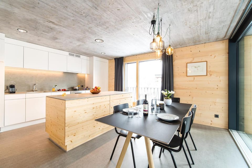Kitchen or kitchenette, Seating area, Dining area