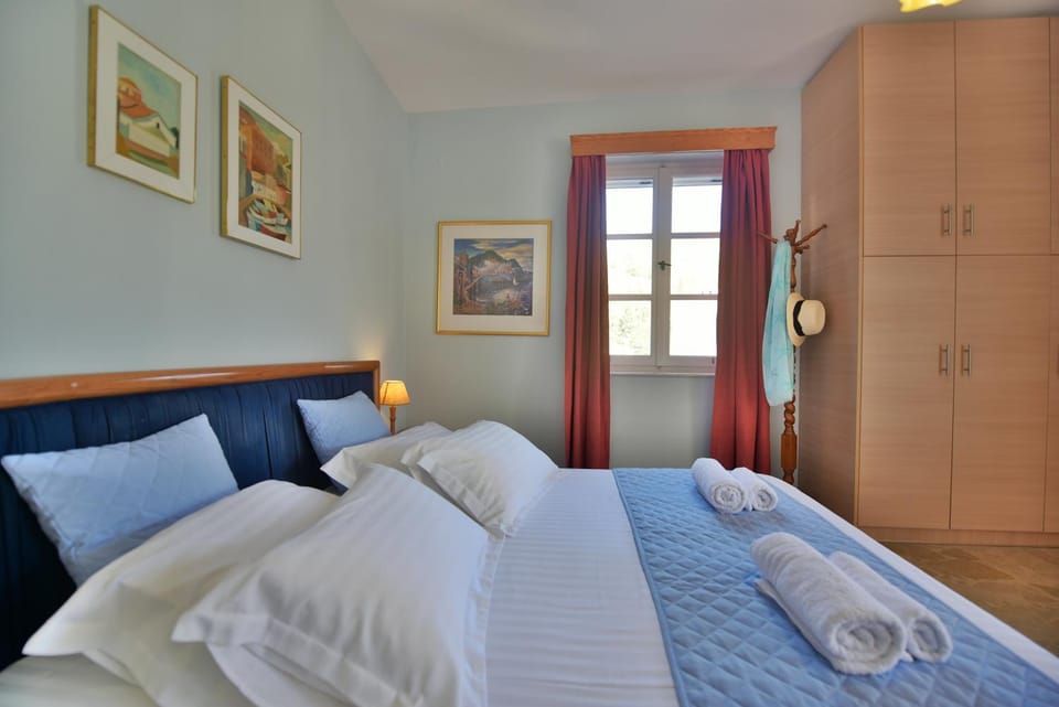 Feel at Home - Family house in Hydra Apartment in Islands