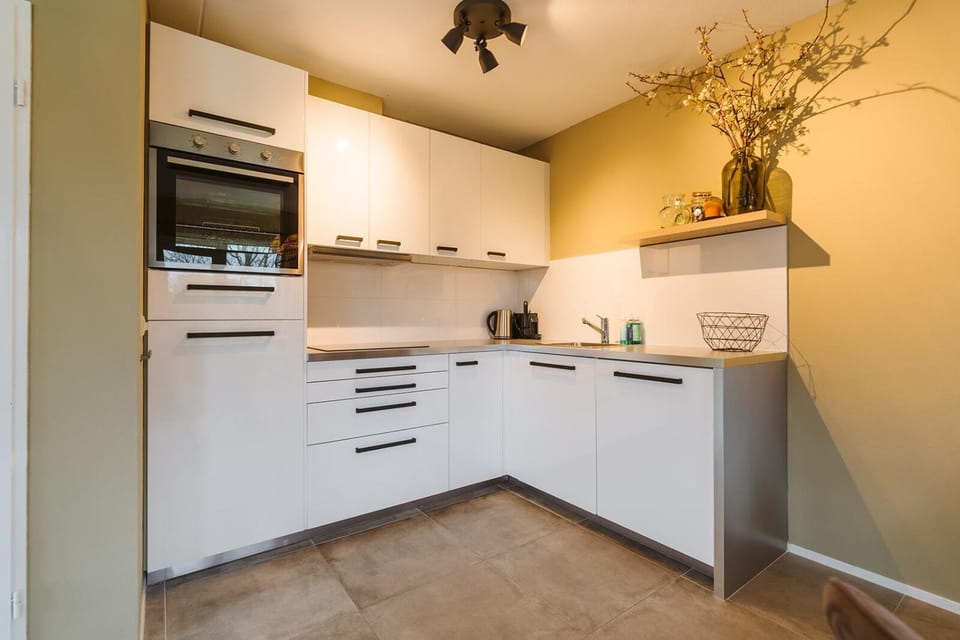 Kitchen or kitchenette, oven