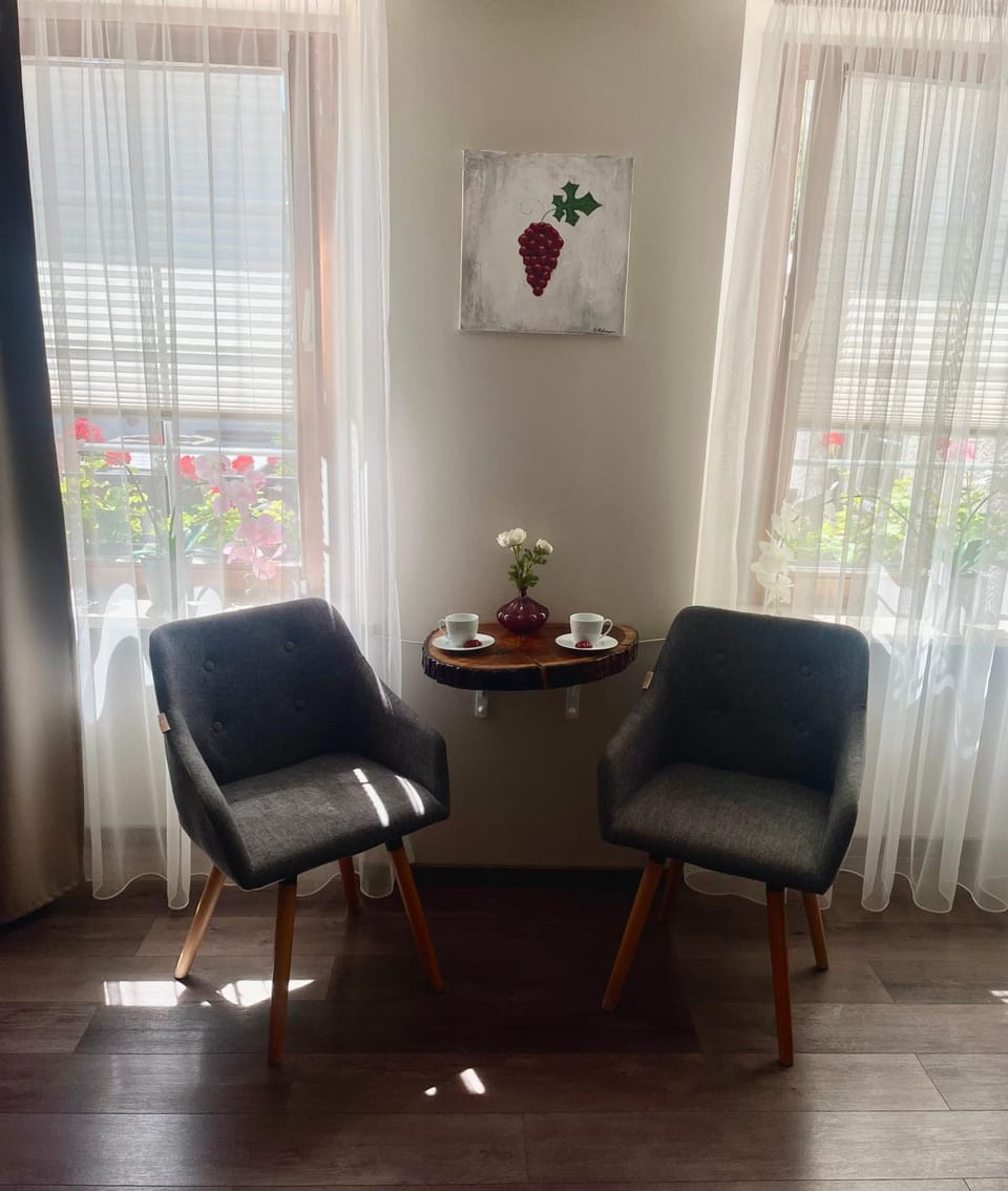 Seating area, Bedroom