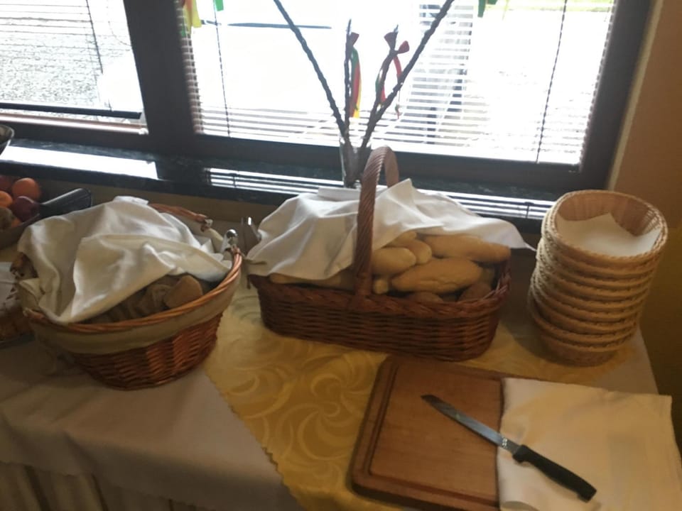 Restaurant/places to eat, Breakfast, Buffet breakfast