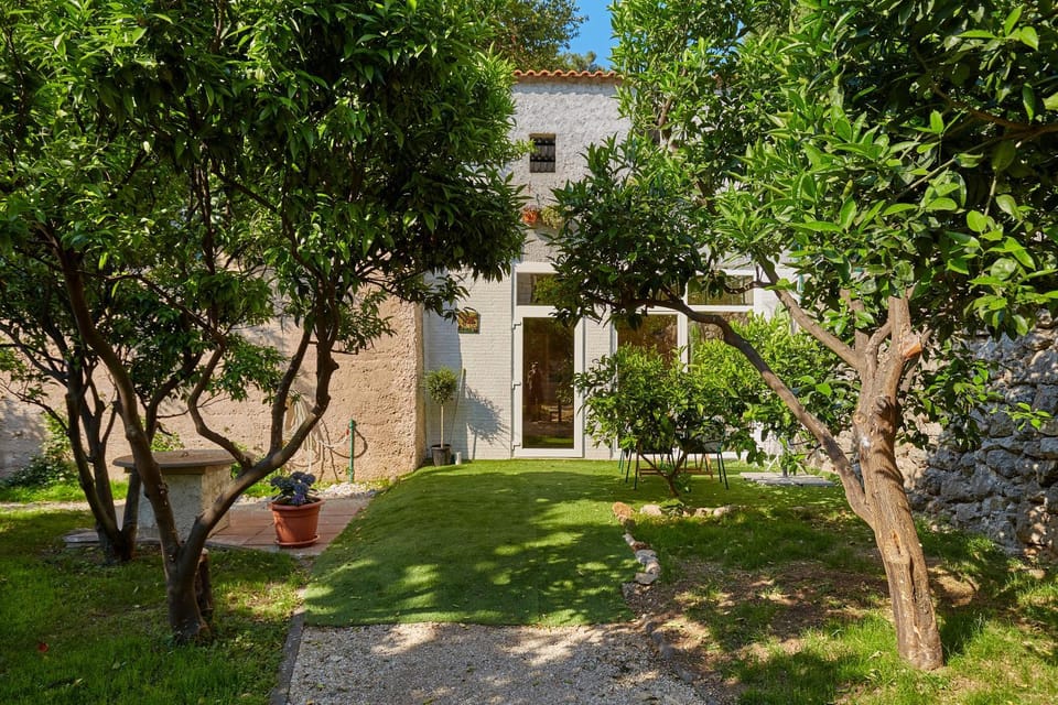 Property building, Facade/entrance, Garden
