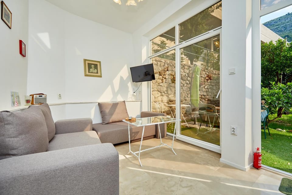 TV and multimedia, Seating area