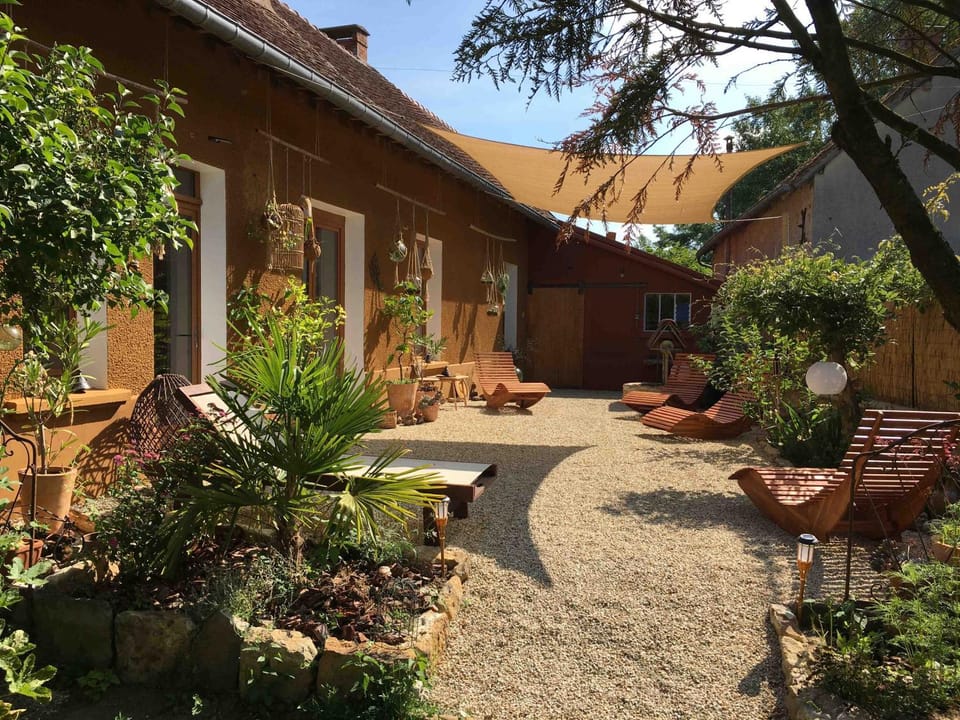 Massages du Monde House in Centre-Val de Loire