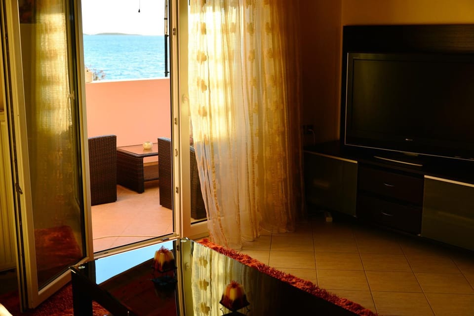 TV and multimedia, Living room, Sea view