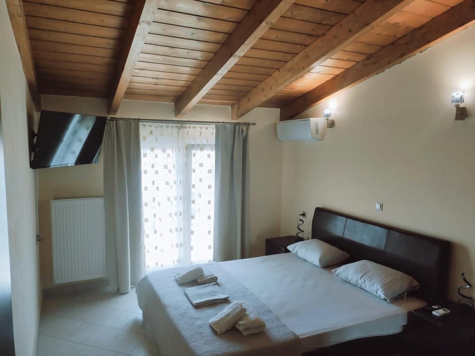TV and multimedia, Bedroom, towels, wardrobe, air conditioner