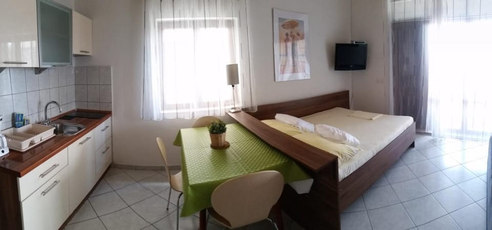 Studio ground floor with terace Apartment in Brela
