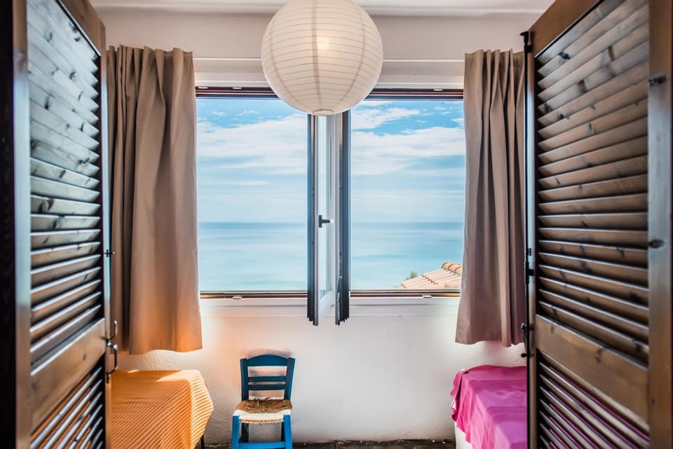 Bed, Bedroom, Sea view