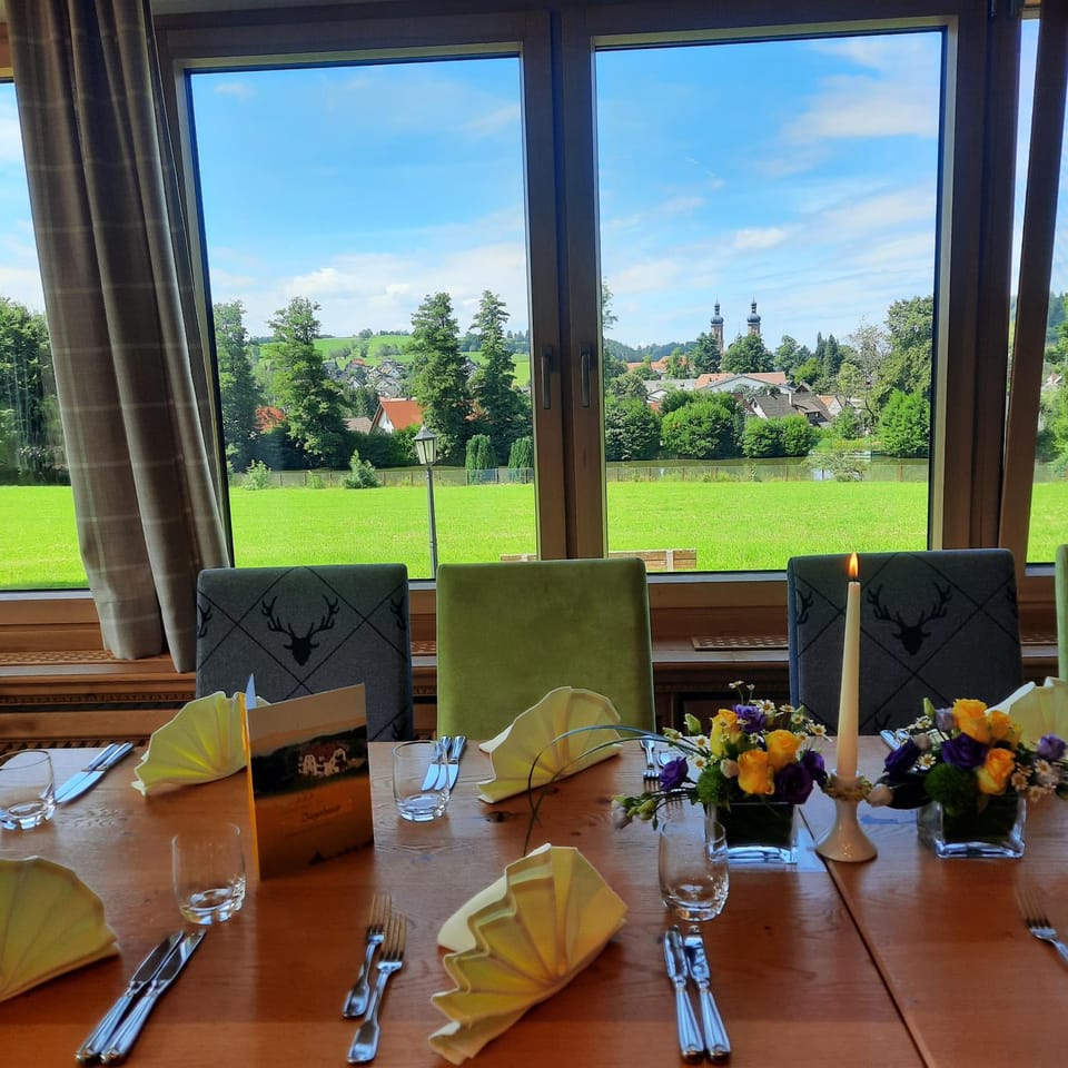 Restaurant/places to eat, View (from property/room), Landmark view