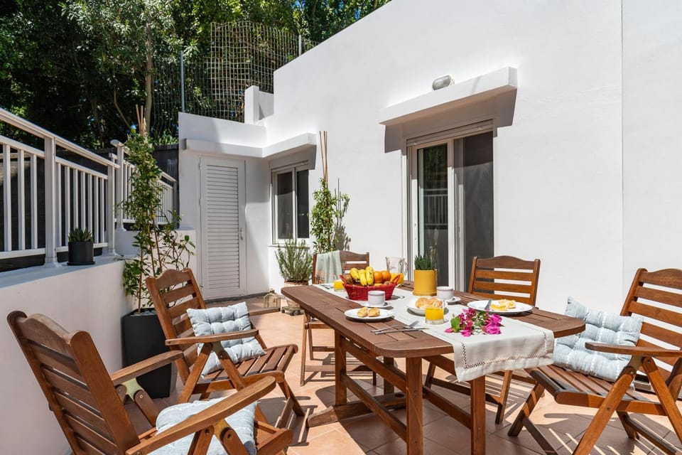 Patio, Day, Balcony/Terrace, Food and drinks, Seating area, Food, Drinks