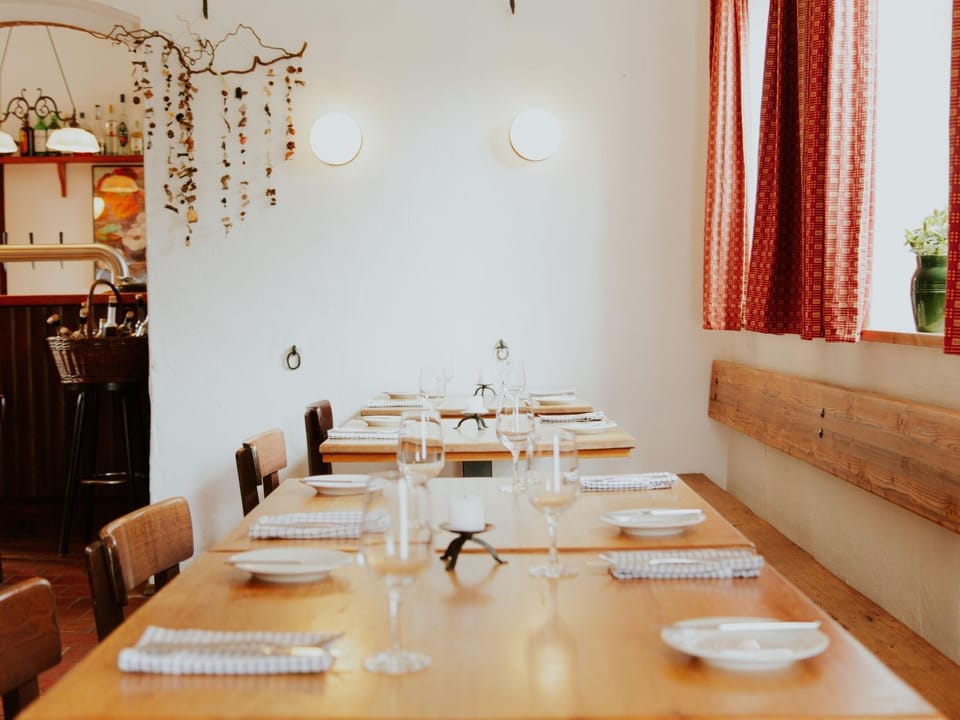 Restaurant/places to eat, Food and drinks, Dining area, Food, Drinks