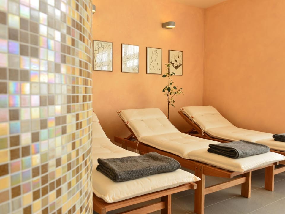 Sauna, Spa and wellness centre/facilities, Seating area, Internal: Not applicable to any particular room