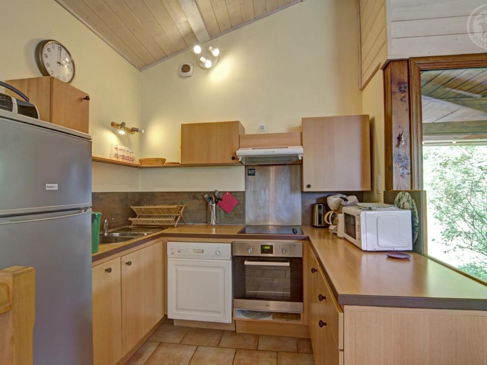 Gîte confortable avec vue imprenable près de Saint-Étienne - FR-1-496-38 House in Saint-Étienne