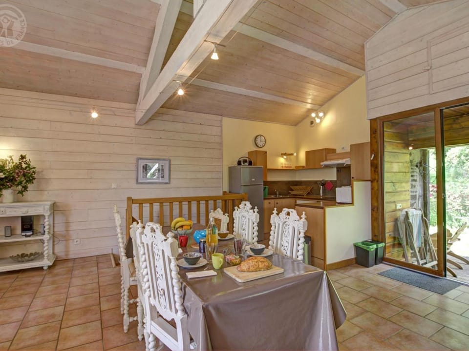 Gîte confortable avec vue imprenable près de Saint-Étienne - FR-1-496-38 House in Saint-Étienne