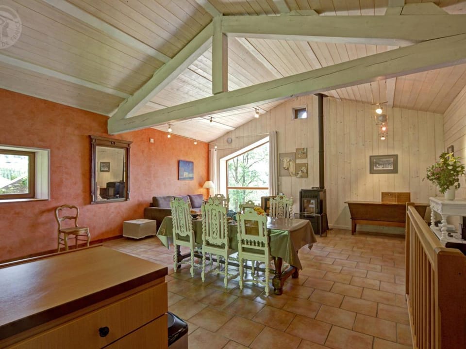 Gîte confortable avec vue imprenable près de Saint-Étienne - FR-1-496-38 House in Saint-Étienne