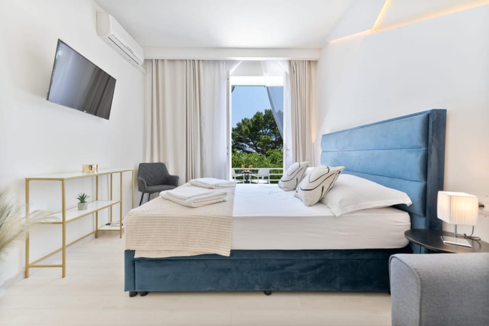 Aurora Beachfront Luxury Rooms&Suites Bed and Breakfast in Brela