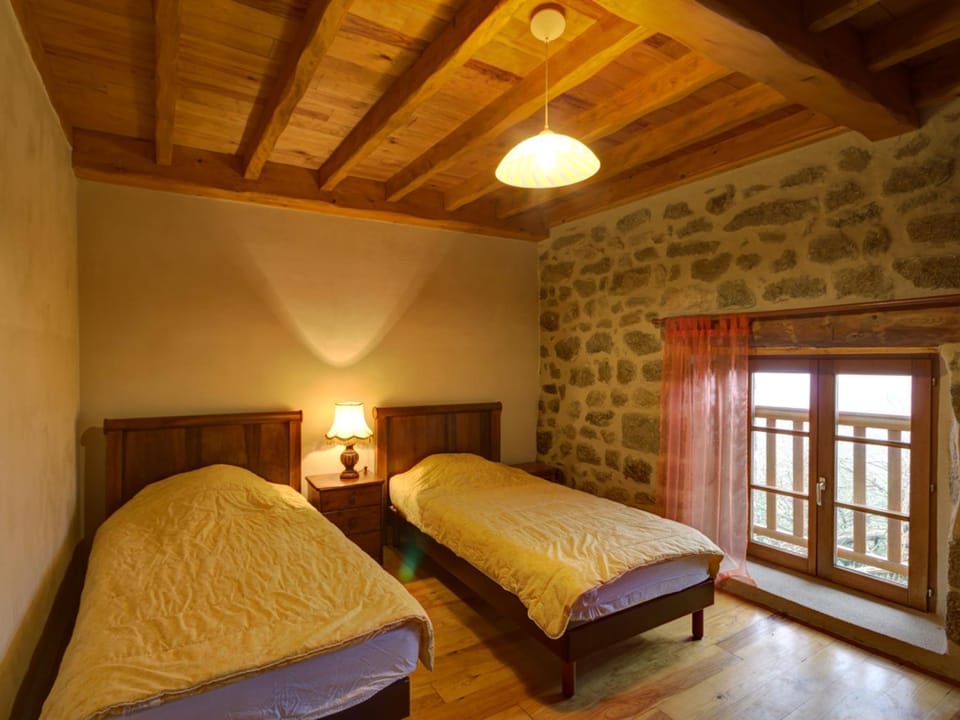 Demeure Forézienne 19e s., Jardin & Animaux admis - FR-1-496-205 House in Auvergne-Rhône-Alpes