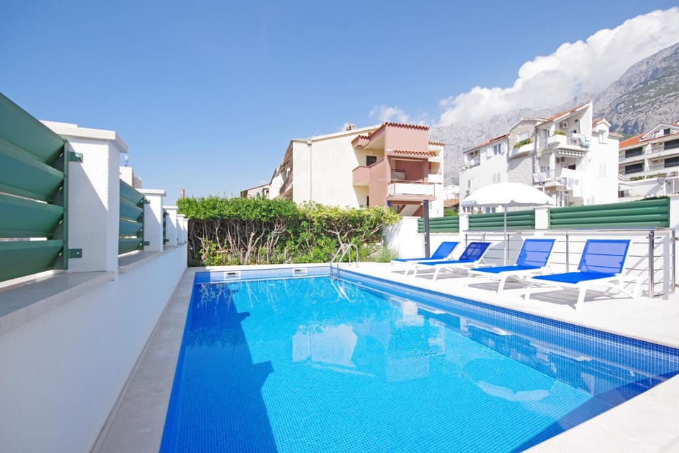 Swimming pool, Swimming pool