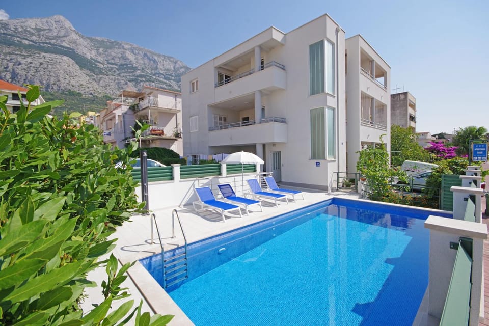 Property building, Swimming pool, Swimming pool