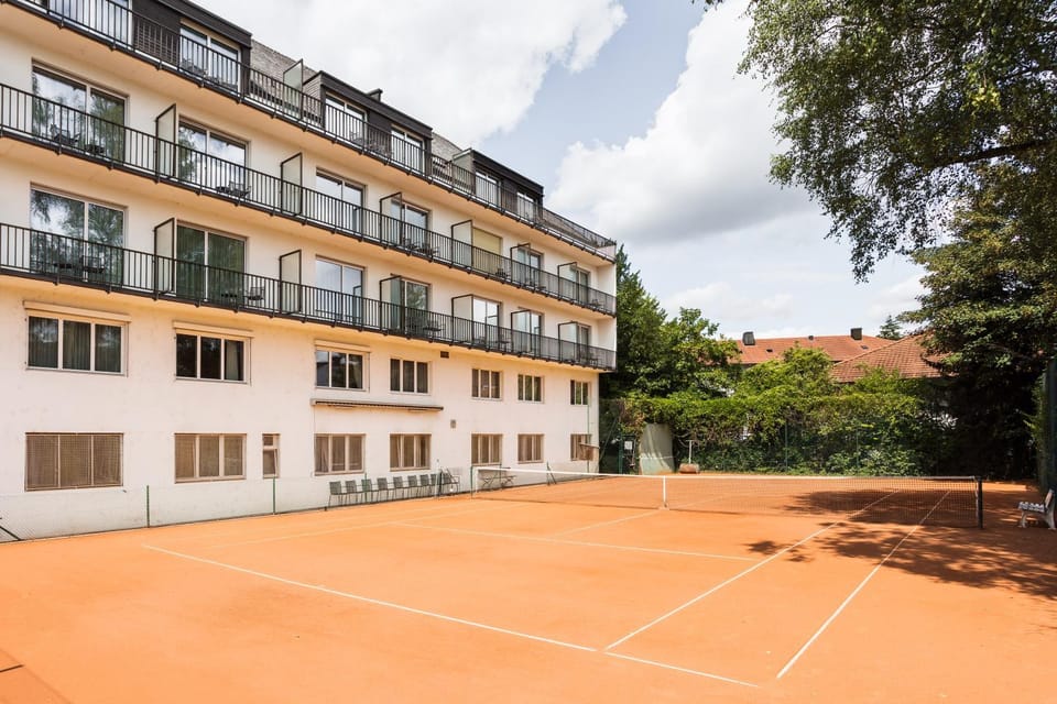 Property building, Tennis court, Area and facilities
