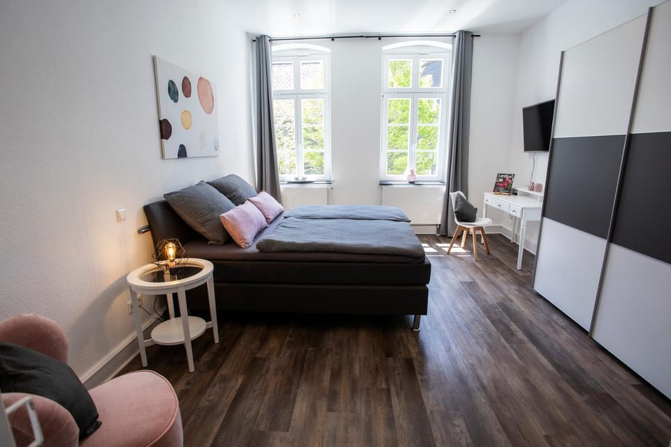 TV and multimedia, Photo of the whole room, Bedroom