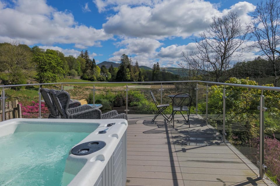 Spring, Natural landscape, Hot Tub, Mountain view, sunbed