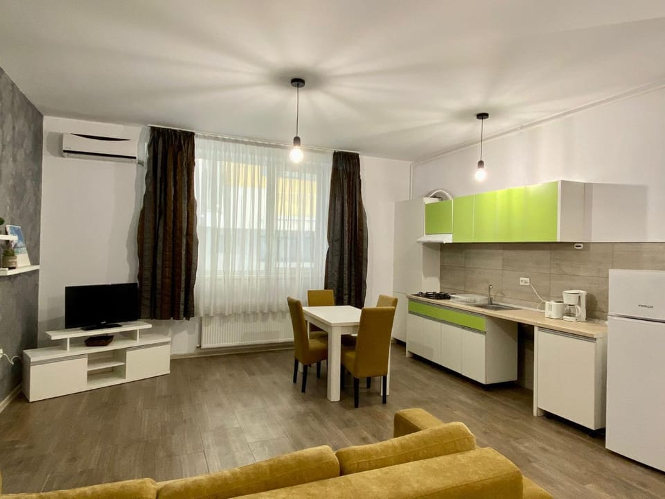 TV and multimedia, Kitchen or kitchenette, Living room, Seating area, Dining area