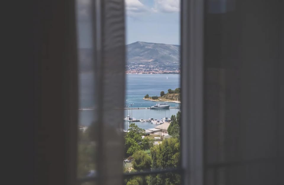 Sea view apart 75m2, Free parking, Close to center Apartment in Split