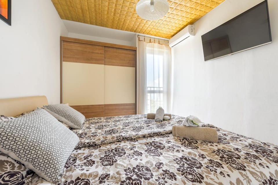 Sea view apart 75m2, Free parking, Close to center Apartment in Split