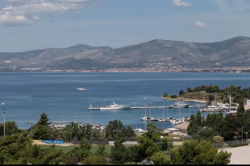 Sea view apart 75m2, Free parking, Close to center Apartment in Split