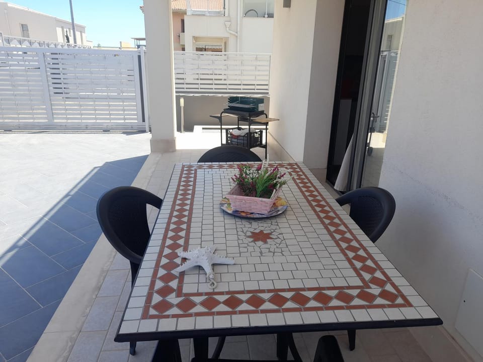 Day, Dining area