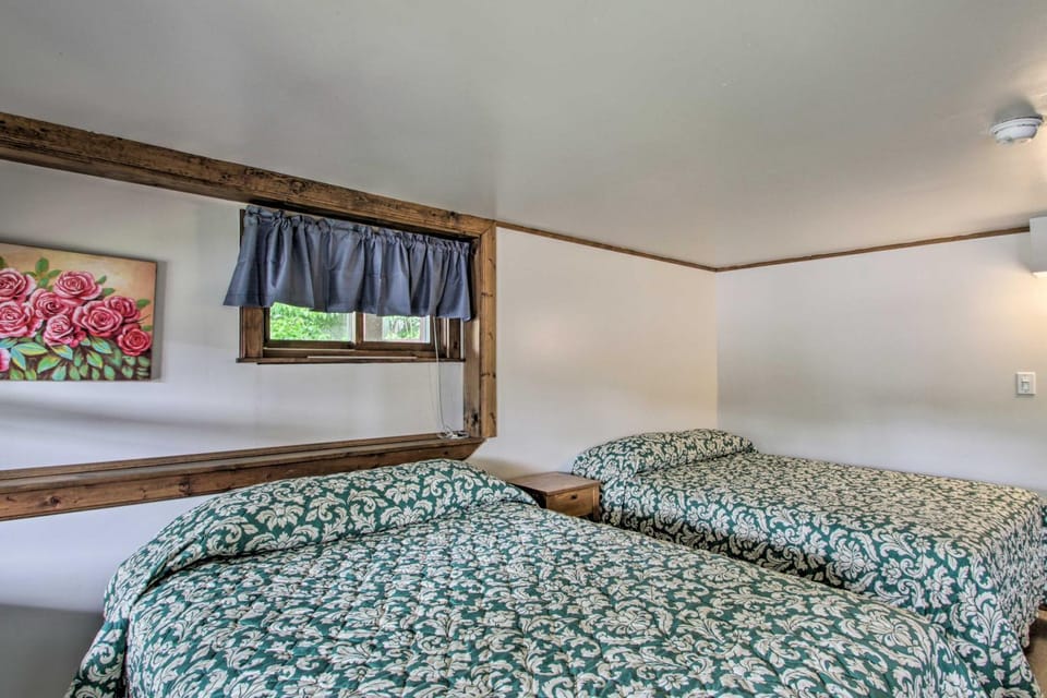 Charming Laconia Home w/ Deck: Walk to Lake! House in Laconia