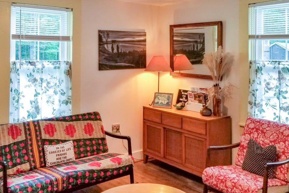 Rustic-Chic Cottage w/ Yard & Grill - Near Hiking! House in Massachusetts