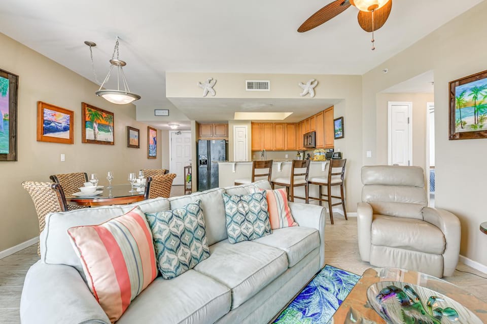 Walk to Beach: Poolside Oasis in Palms of Destin! House in Destin