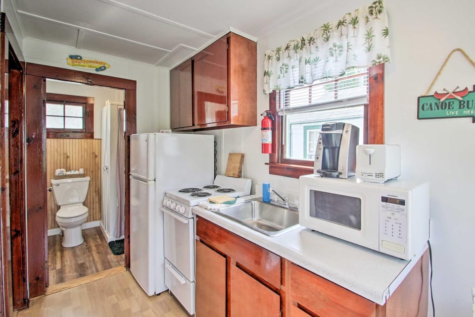 Weirs Channel Cottage w/ Beach Access! House in Laconia