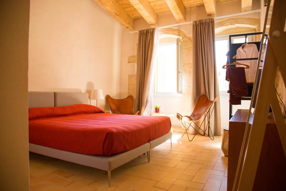 Bed, Photo of the whole room, Decorative detail, hair dresser, wardrobe