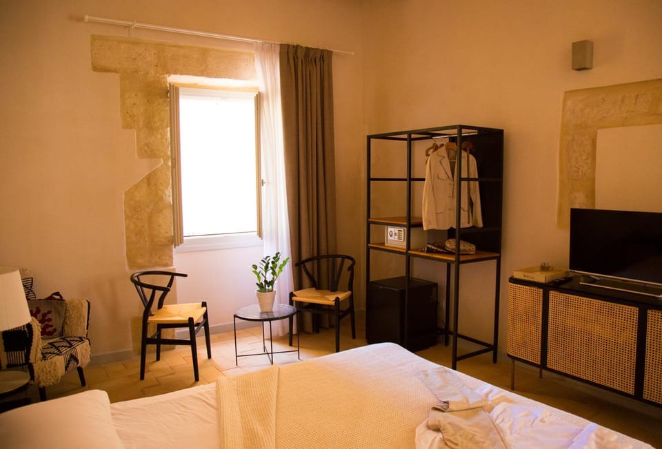 Bed, TV and multimedia, Photo of the whole room, Bedroom, hair dresser