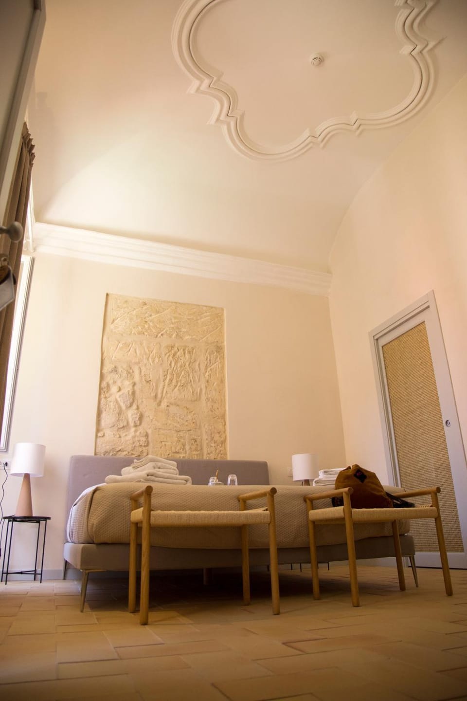 Bed, Decorative detail, hair dresser