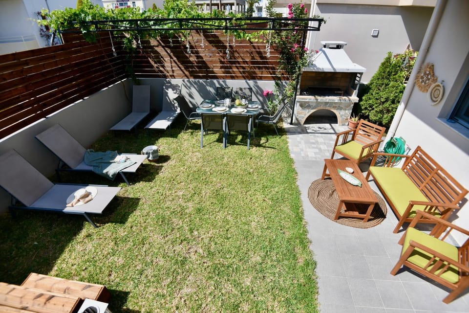 Patio, Day, BBQ facilities, Garden, Dining area, sunbed