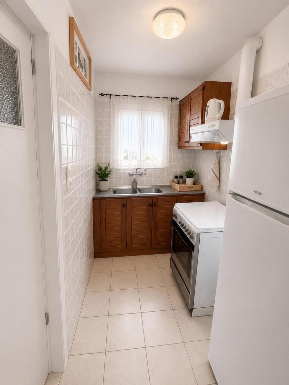 Kitchen or kitchenette, oven