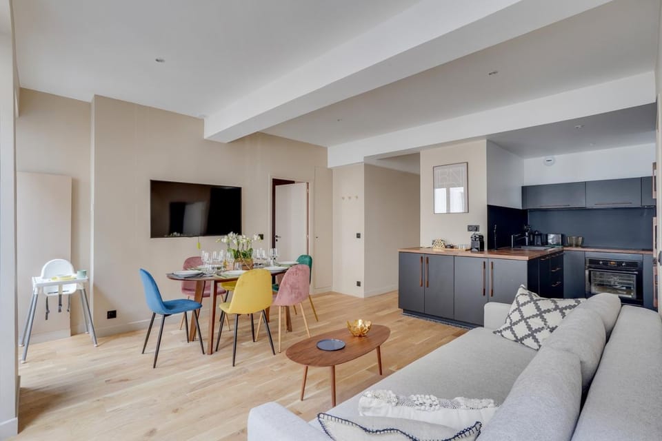 TV and multimedia, Kitchen or kitchenette, Living room, Dining area