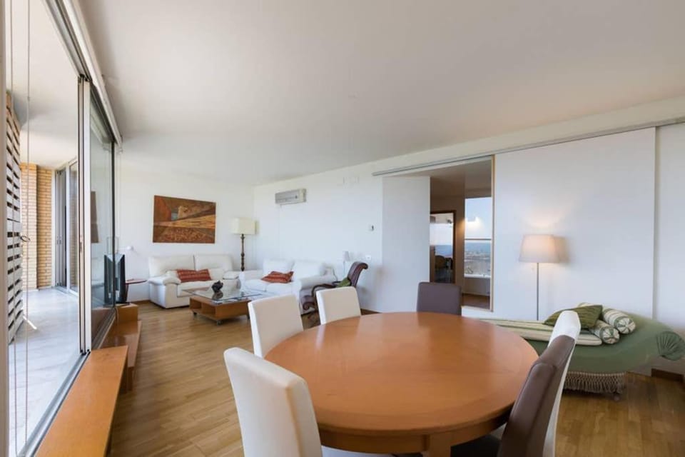 Sea views & city skyline Apartment in Barcelona
