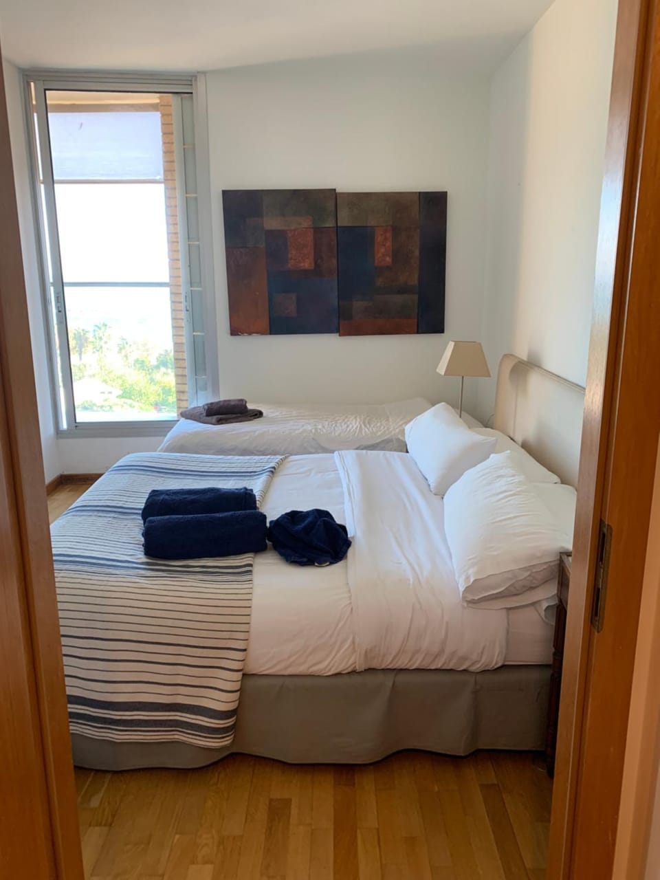 Bed, Bedroom, towels