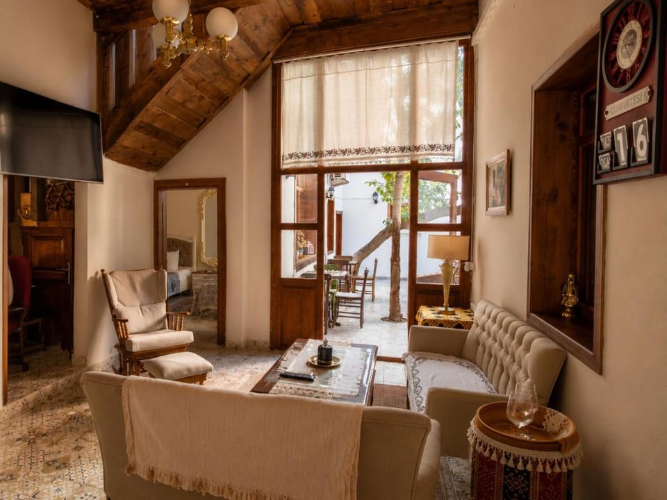 Living room, Seating area