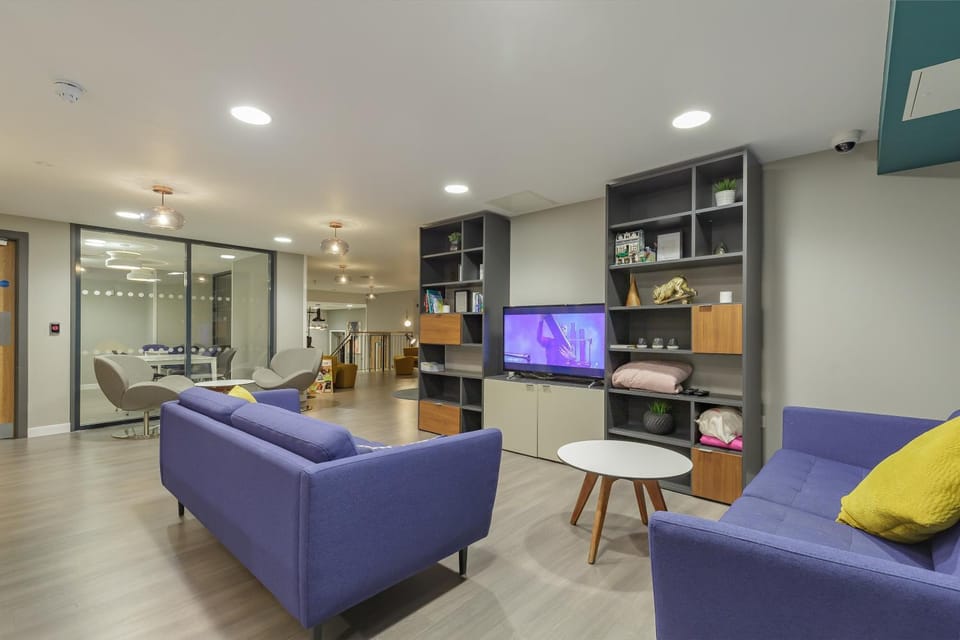 Living room, Seating area