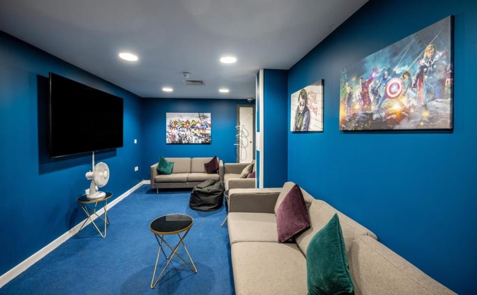 Communal lounge/ TV room